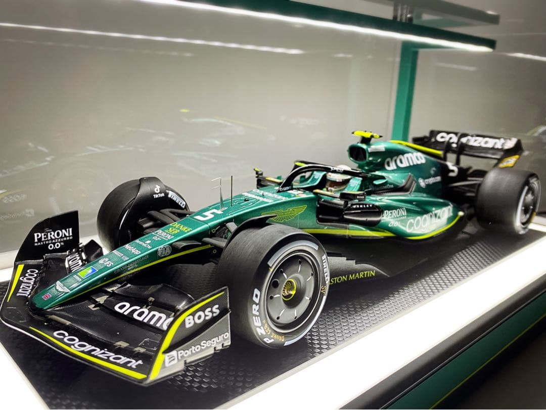 1/18 アストンマーティン AMR22×LEDケース セバスチャン・ベッテル