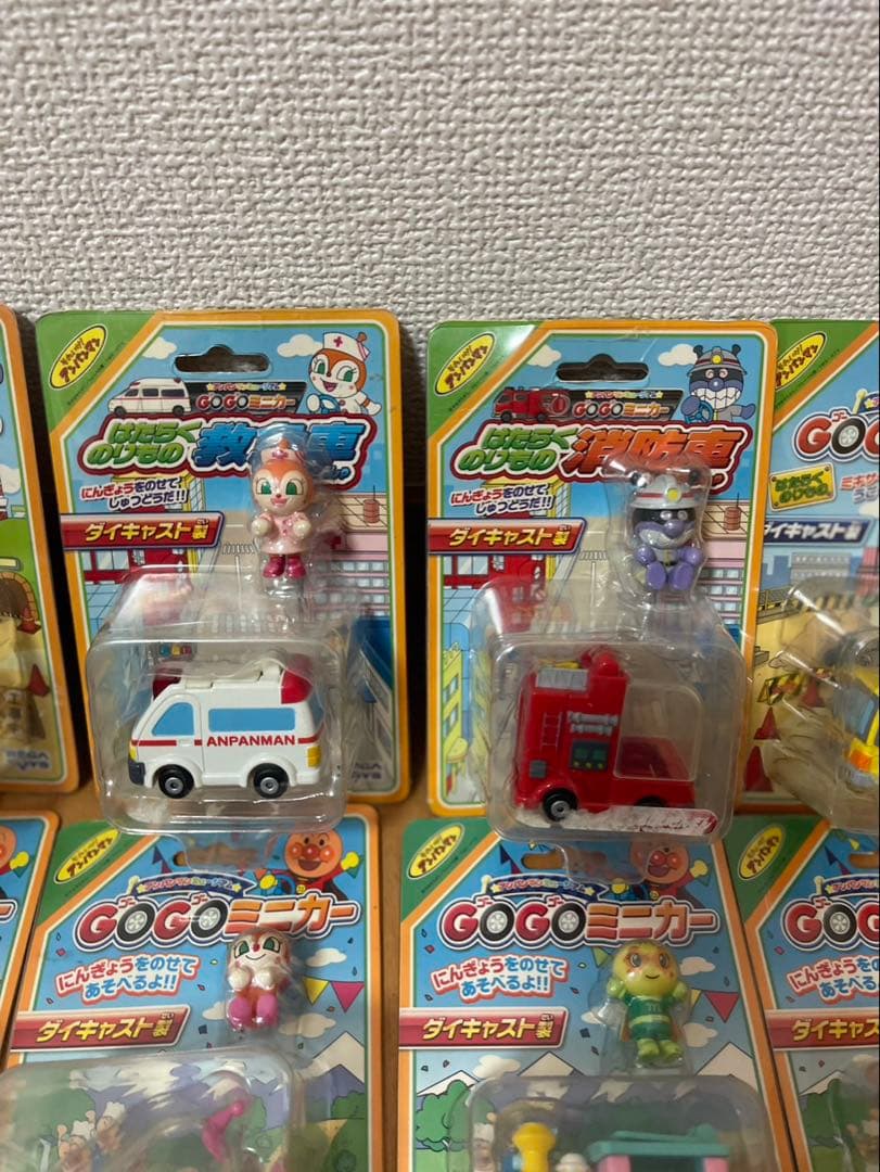 アンパンマン GOGOミニカーセット 16個