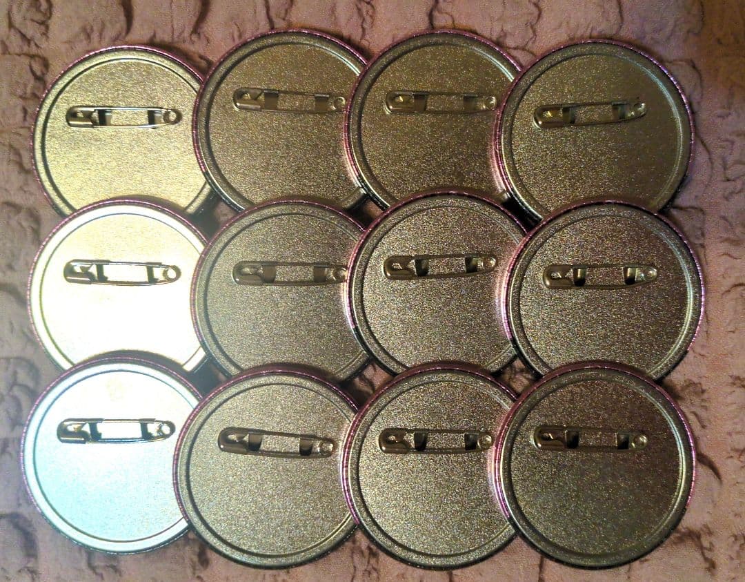 取り置き中　カラフルピーチ　のあさん　アニメイト　メタル缶バッジ