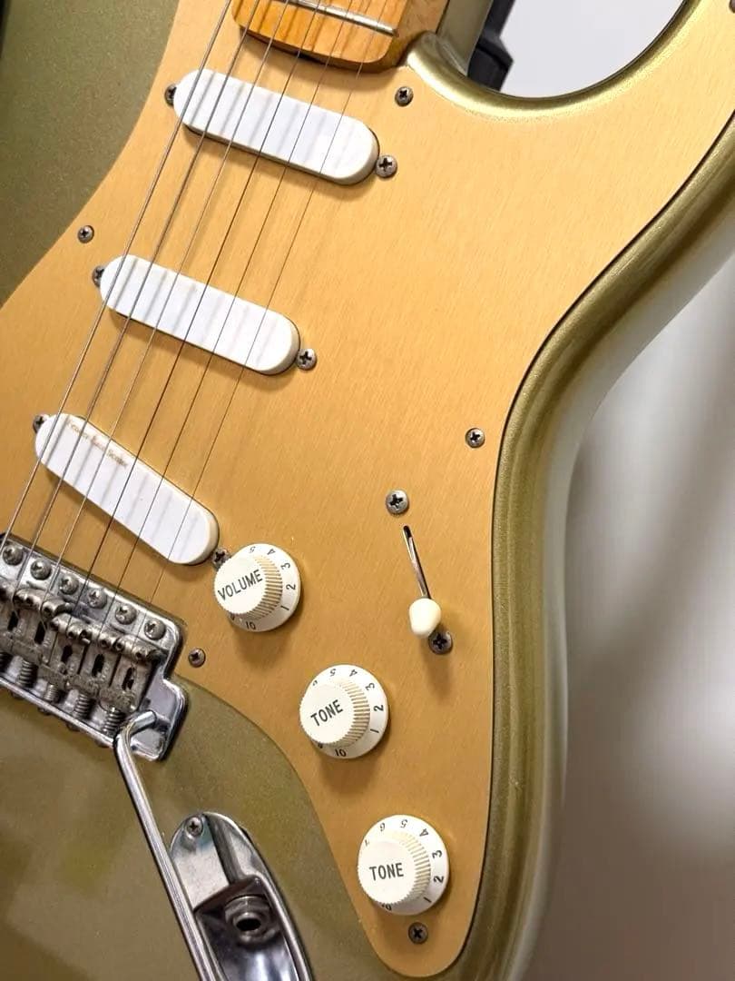 Fender ST54-85LS Fender純正（7000円）ピックガード搭載