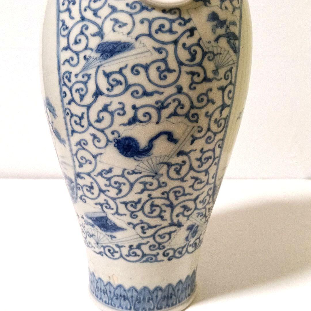 骨董 大型37cm 染付唐草窓絵鳥山水図壷 白磁獅子彫 花瓶