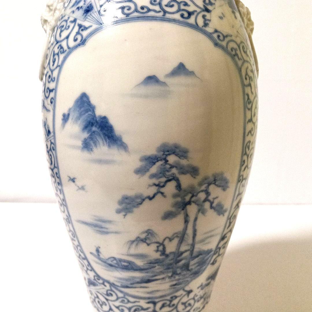 骨董 大型37cm 染付唐草窓絵鳥山水図壷 白磁獅子彫 花瓶