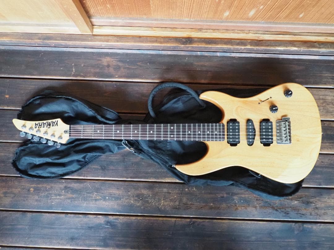 YAMAHA　ヤマハ YGX 121D　 エレキギター　専用袋付き　音は出ました