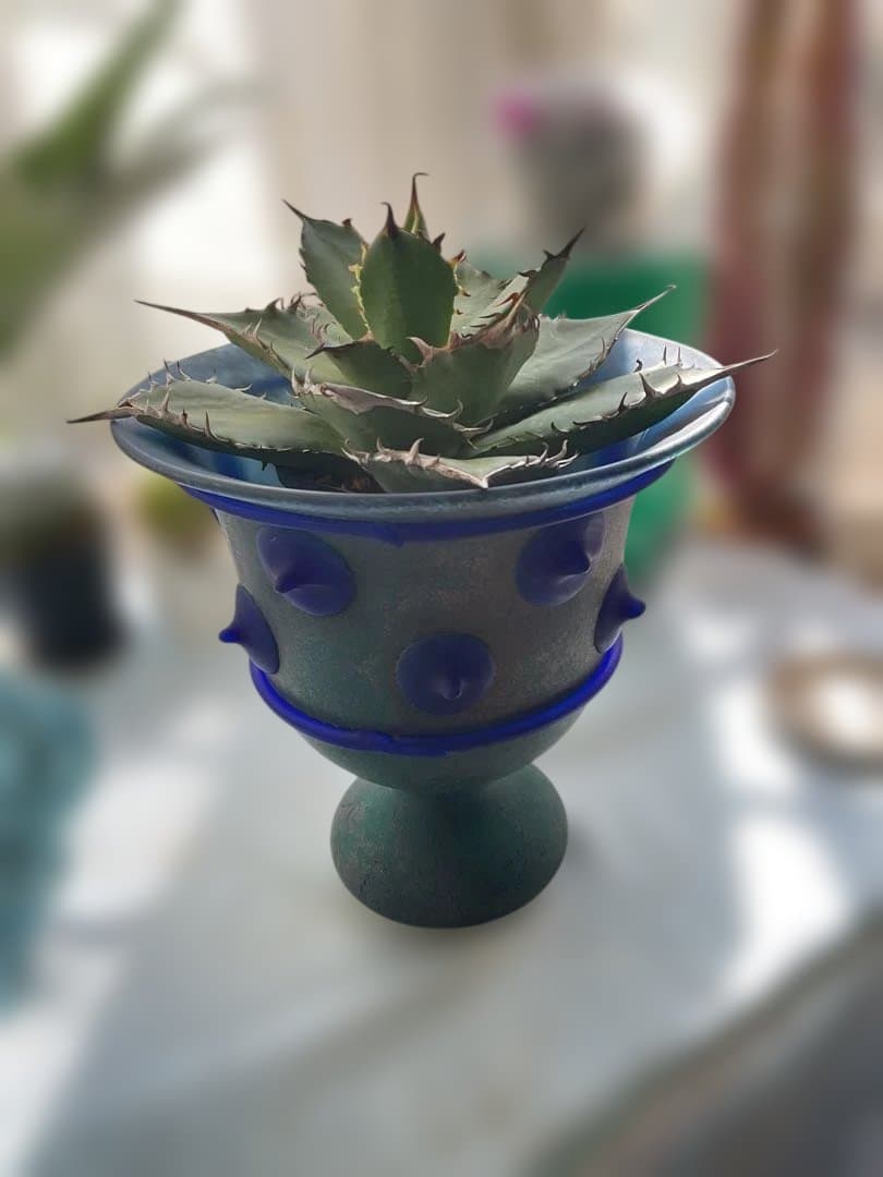 岩田久利（1925~1994年）「突起の付いたガラス脚付杯」