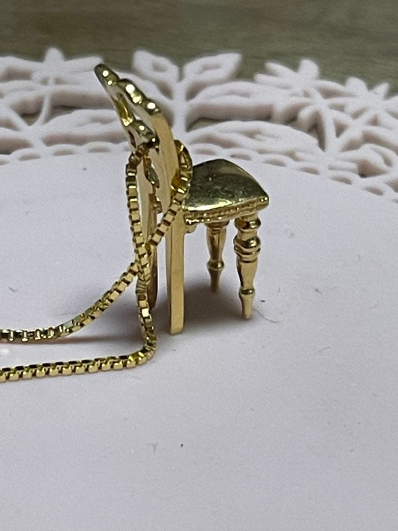 18金(刻印あり)ペンダントトップ彫刻チェア