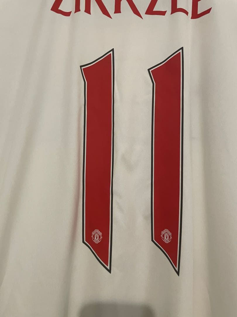 マンチェスターユナイテッド　ユニフォーム　ザークツィー　アディダス　新品未使用