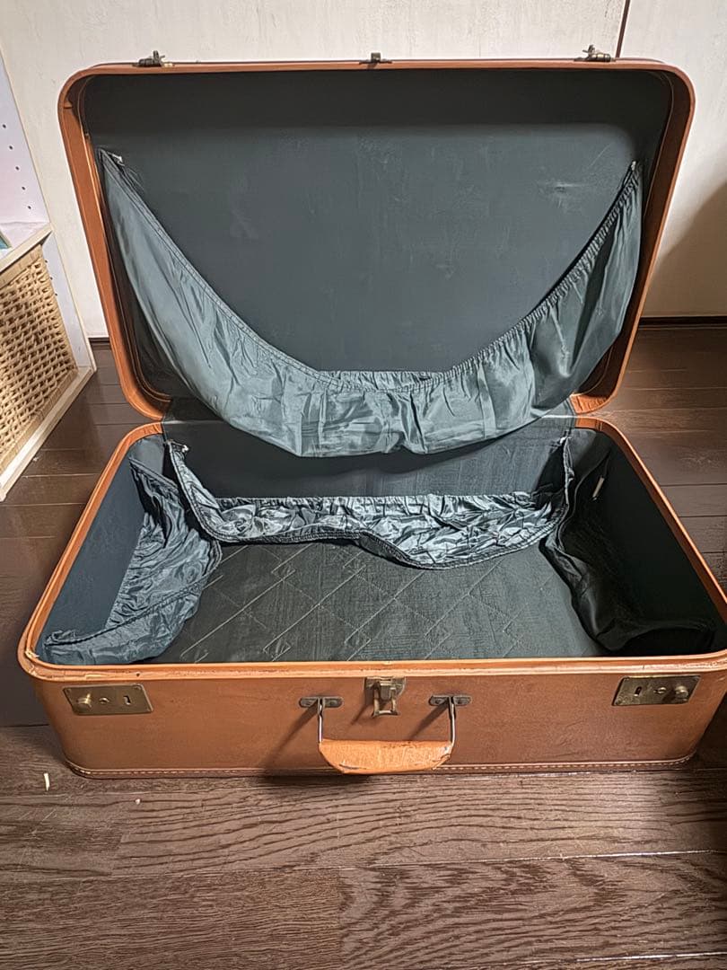 花柄装飾 中型スーツケース