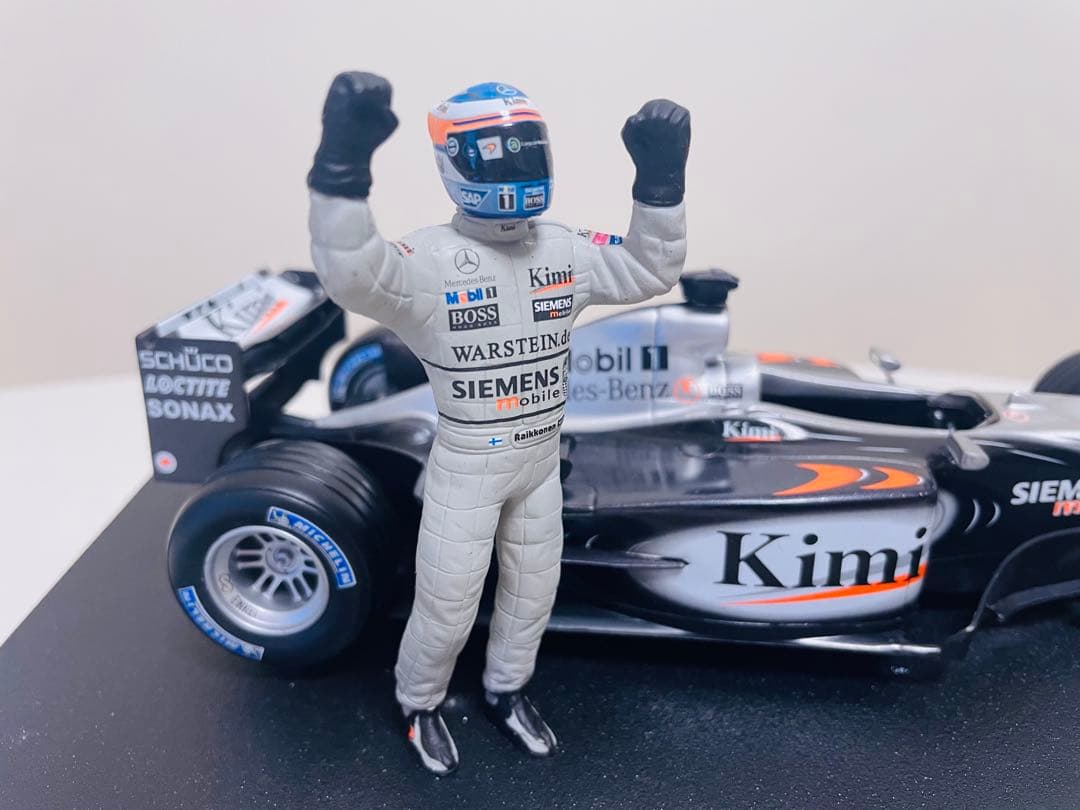 ホットウィール2003キミライコネンMalaysia優勝モデルカーフィギュア付き