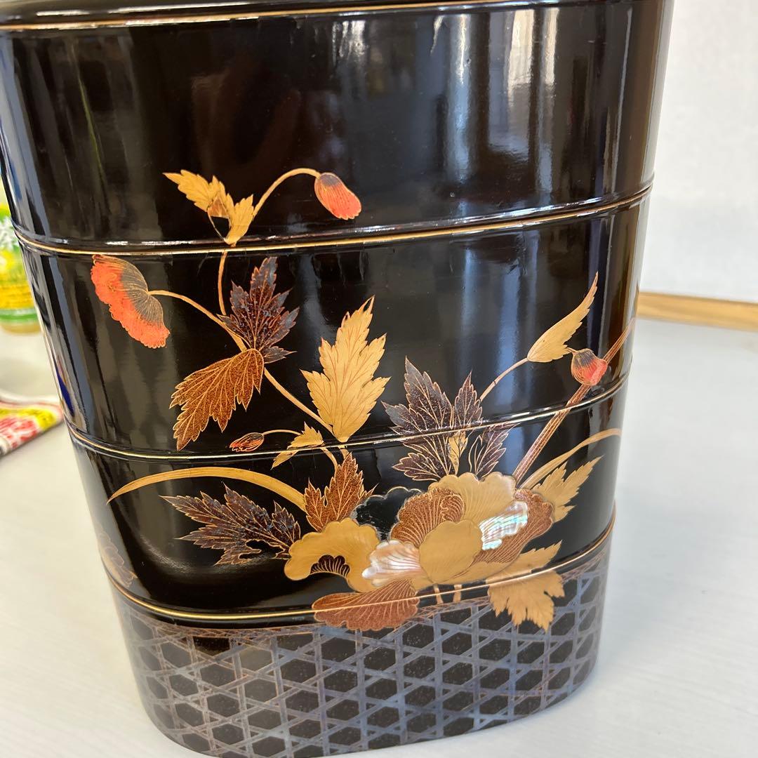 重箱４段金箔と蝶貝使用