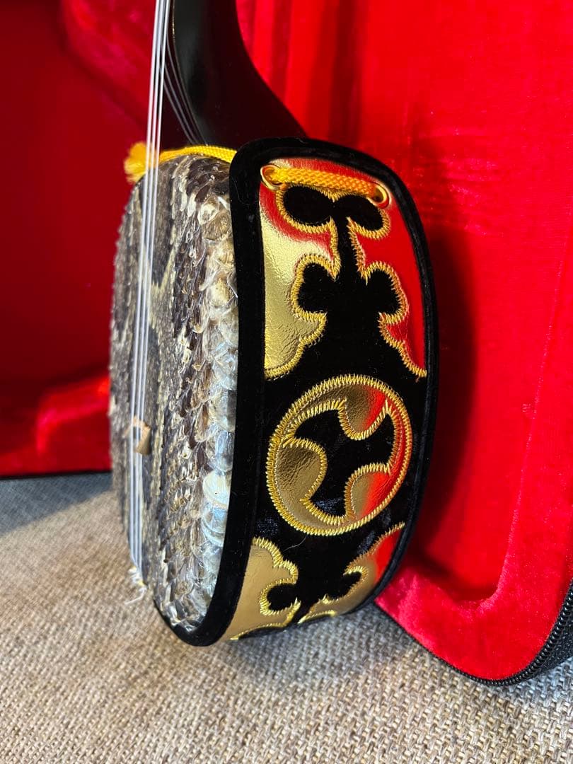 最終　美品　本蛇皮三線、ケース、水牛爪付き