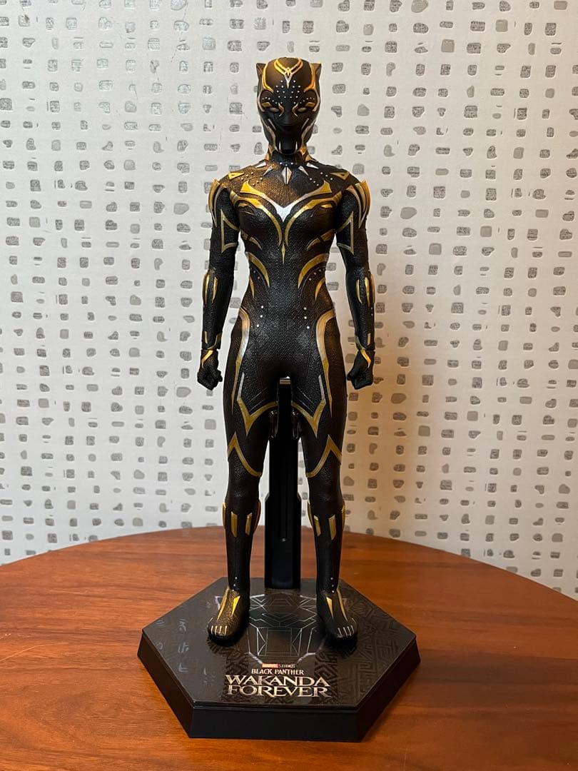 HOTTOYS ホットトイズ　ブラックパンサー　シュリ　ワカンダフォーエバー