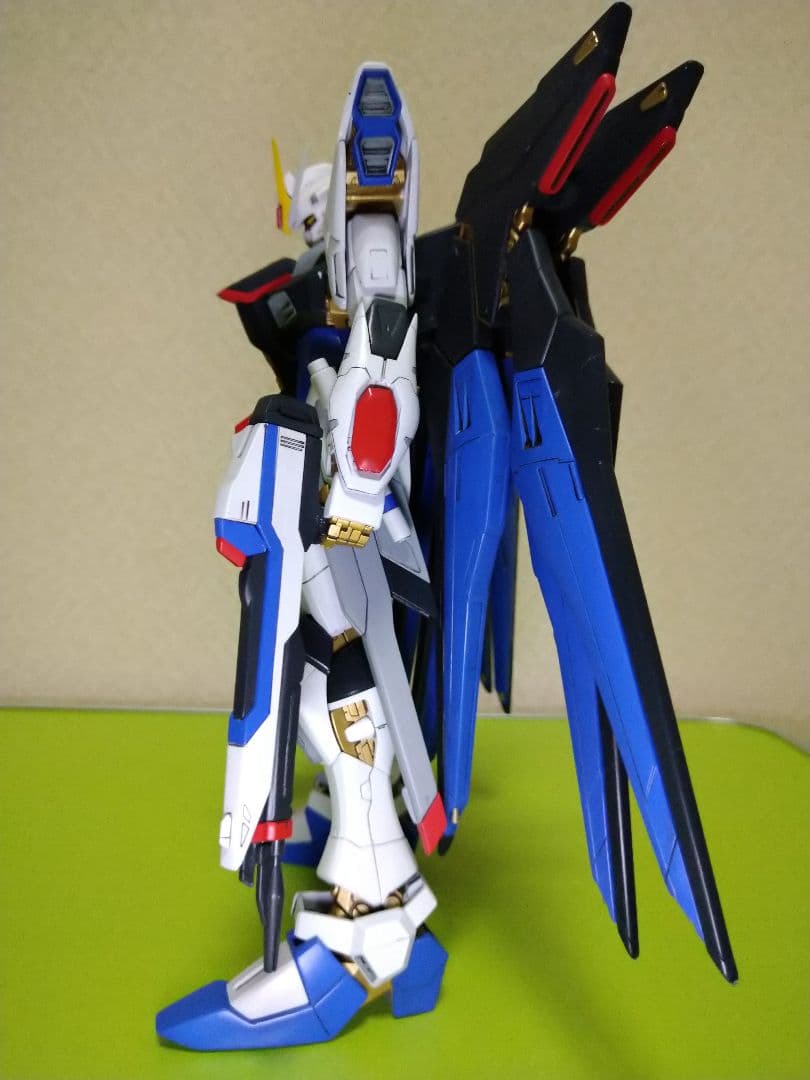 【オマケ付 全塗装済完成品】 MGストライクフリーダム デスティニー