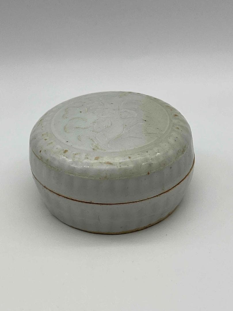 宋時代　青瓷 牡丹花卉紋香盒 粉盒 茶入　茶道具　影青 唐物古賞物(F-108)