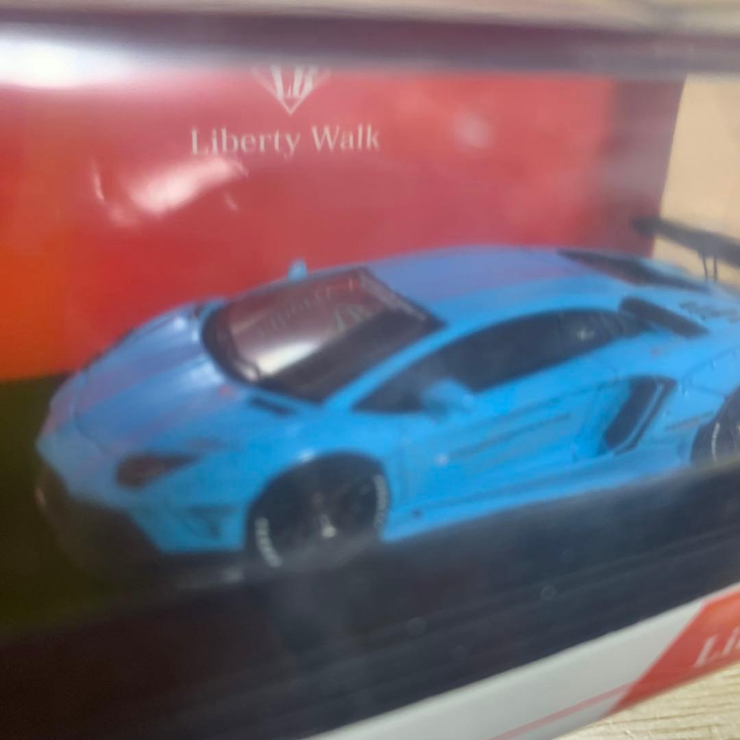 リバティーウォーク　1/64 ミニカー　アヴェンタドール　水色