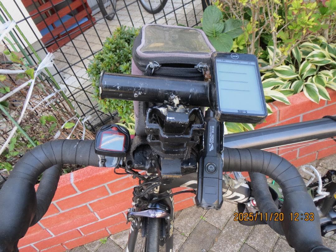 カーボン製ロードバイク　キャノンデール社製　シマノ20段変速　GPS付サイコン