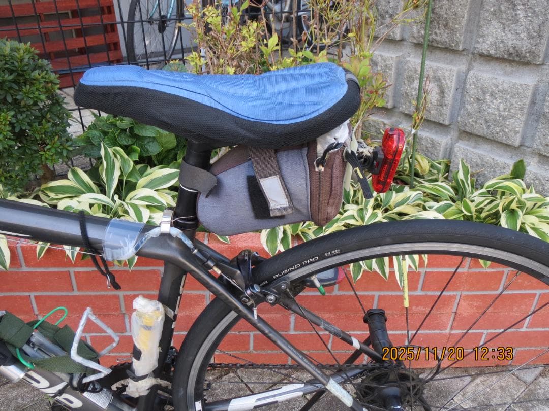 カーボン製ロードバイク　キャノンデール社製　シマノ20段変速　GPS付サイコン