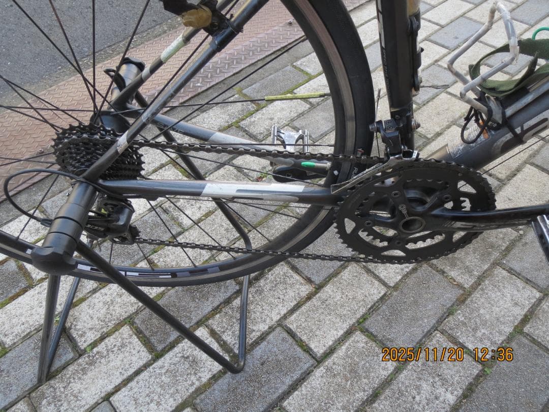 カーボン製ロードバイク　キャノンデール社製　シマノ20段変速　GPS付サイコン