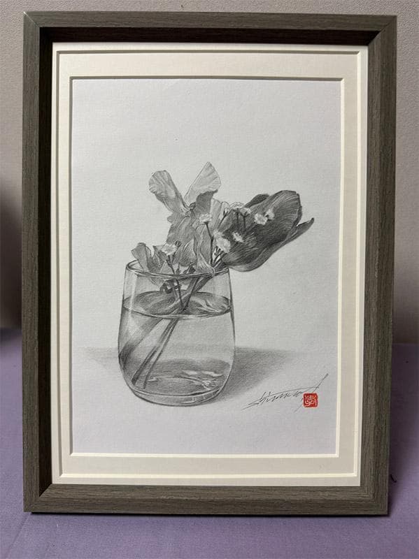 鉛筆アート「花とロックグラス」
