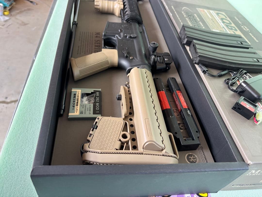 東京マルイ次世代電動ガンCQB-R バッテリー、マガジン2個付