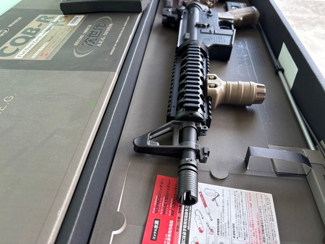 東京マルイ次世代電動ガンCQB-R バッテリー、マガジン2個付