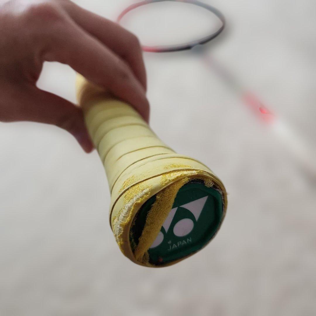 アストロクス77 バドミントンラケット 赤と黒