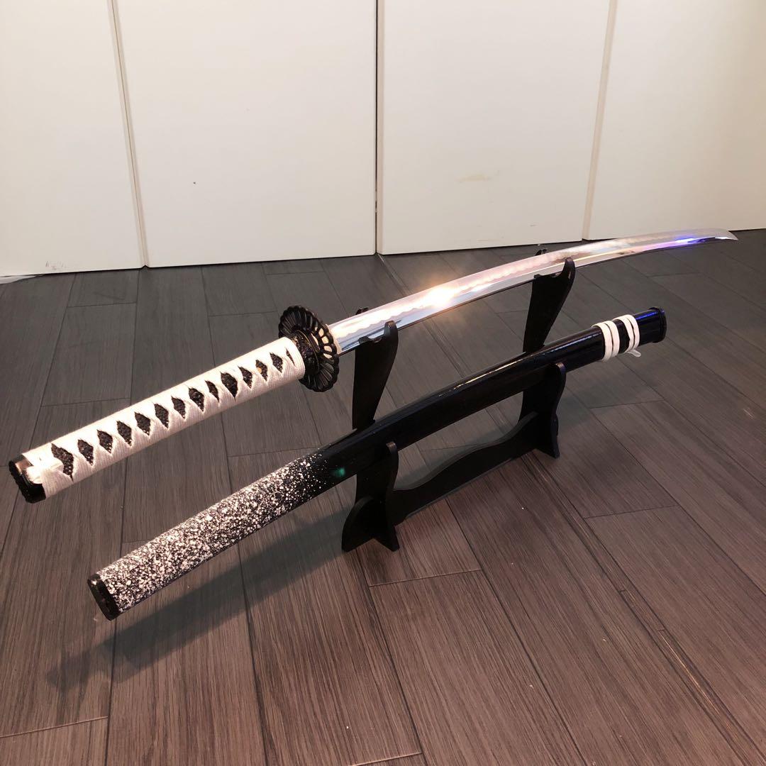 高級模造刀　高級居合刀　菊一文字拵え　黒鞘白飛沫　優勢刃紋刀身　白拵え