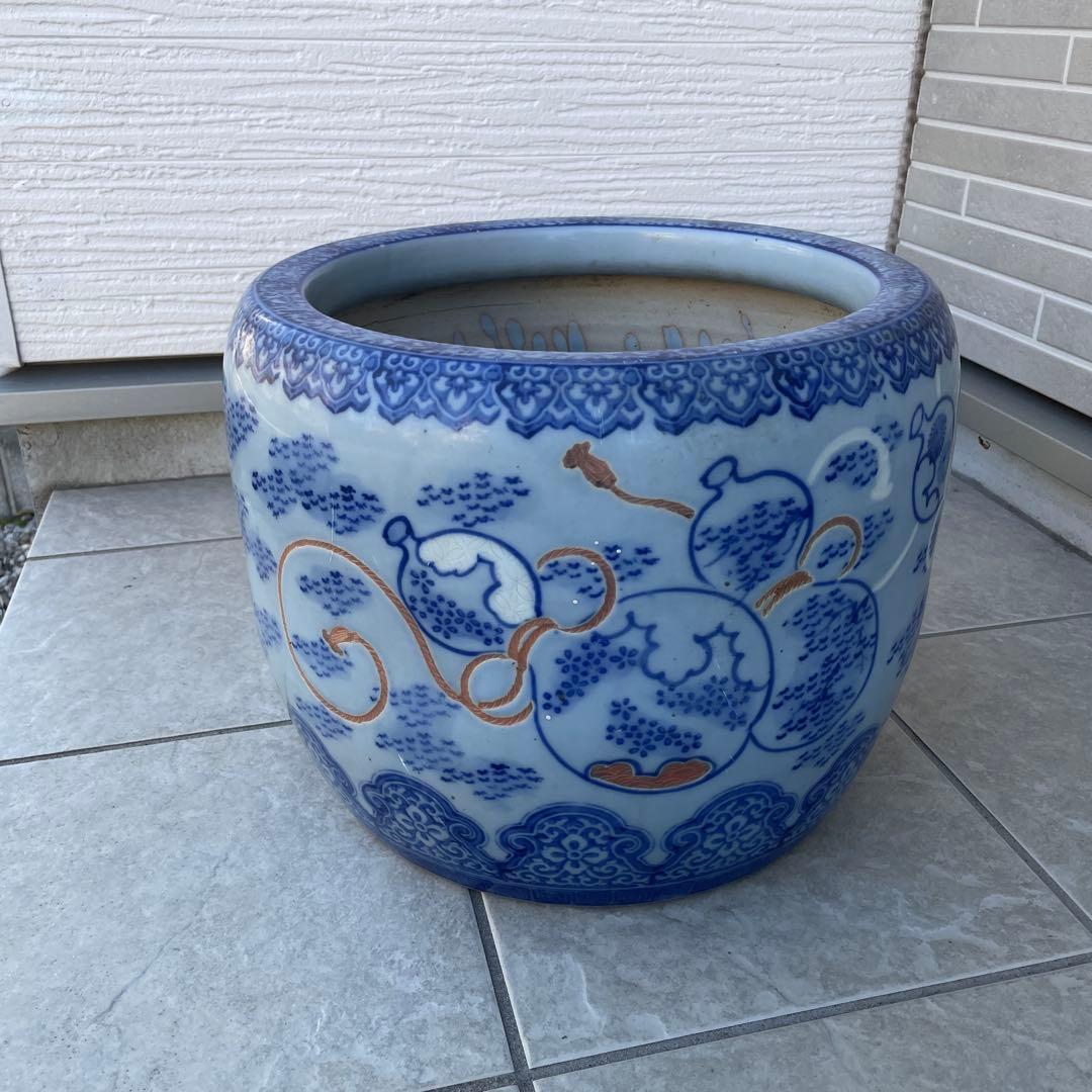 火鉢　陶器鉢　古民具　睡蓮鉢　金魚鉢　有田焼　花柄　伊万里焼 陰刻　染付