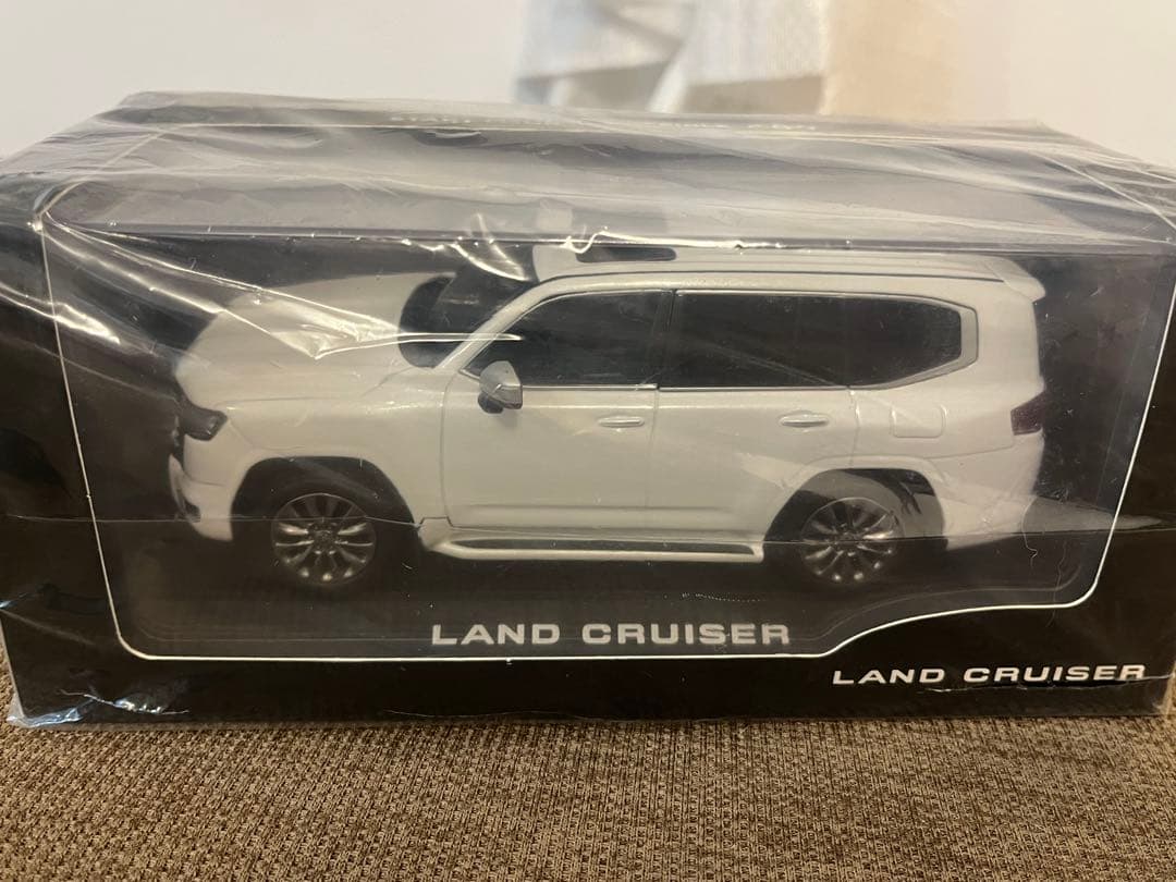 ランドクルーザー300 ミニカー　カラーサンプル　プレシャスホワイトパール