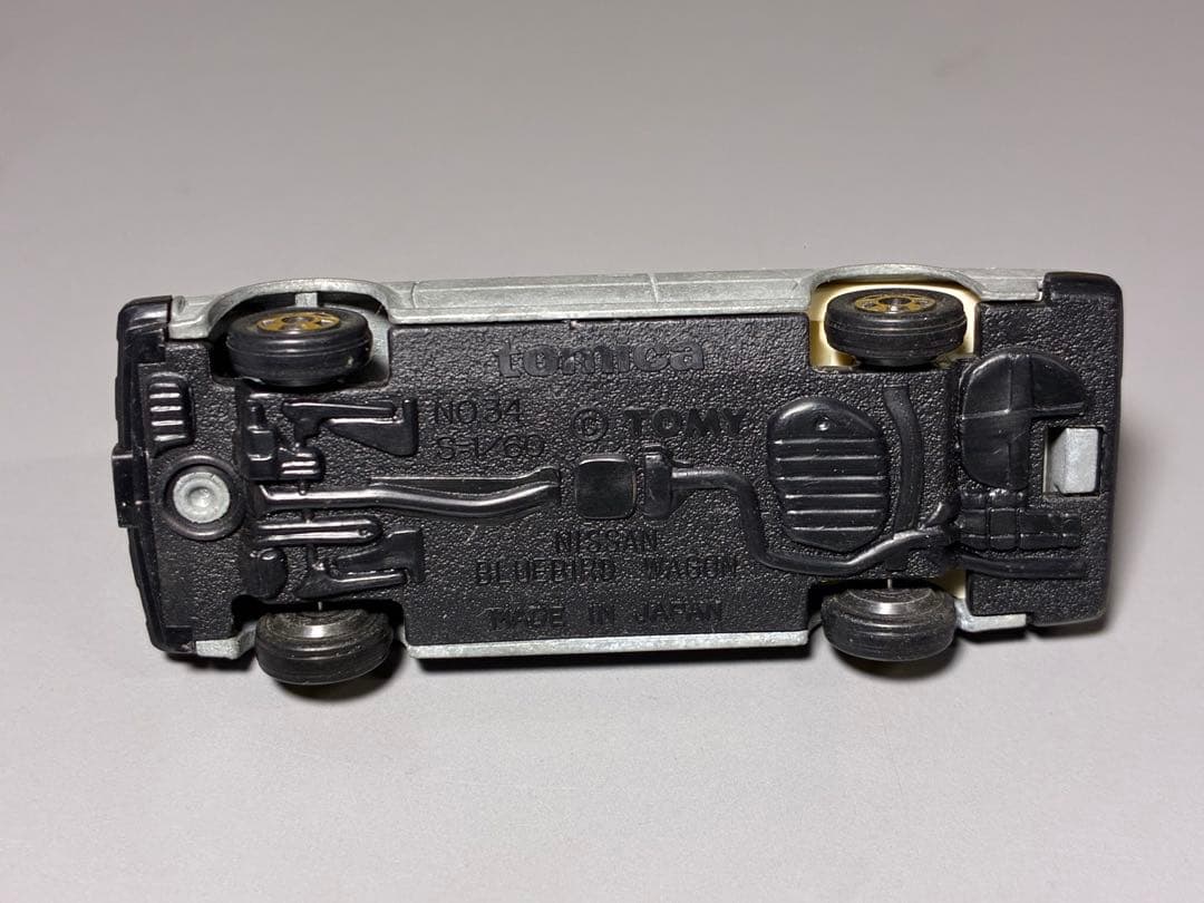 トミカ 日本製 日産 ブルーバード ワゴン 無塗装