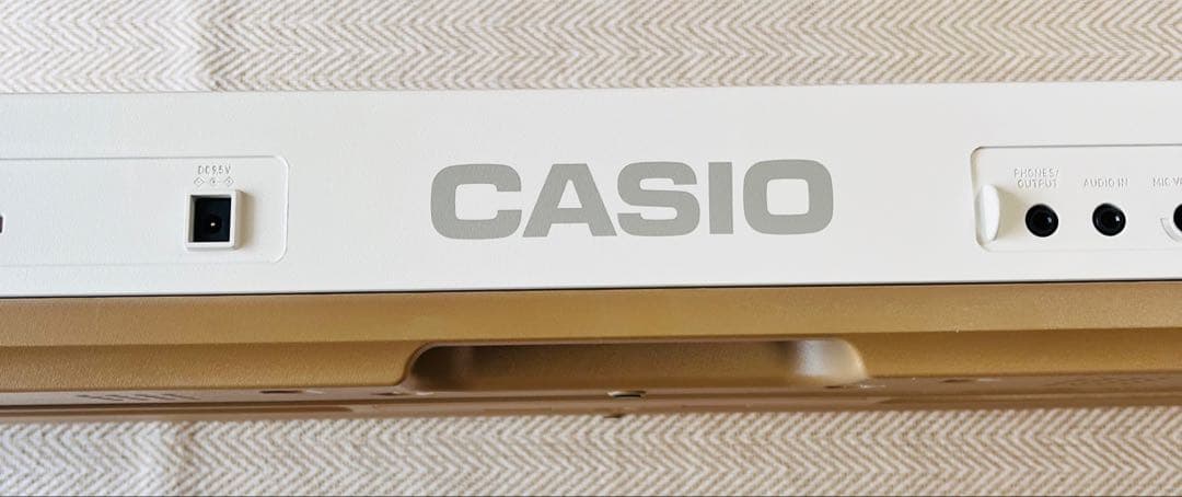 数回使用のみ カシオ 光ナビゲーションキーボード LK-536