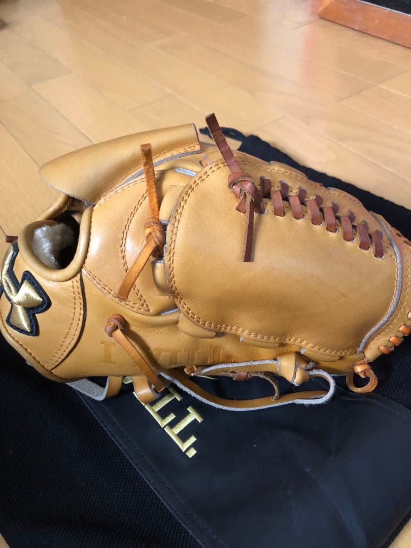 アンダーアーマー　硬式　投手用グラブ