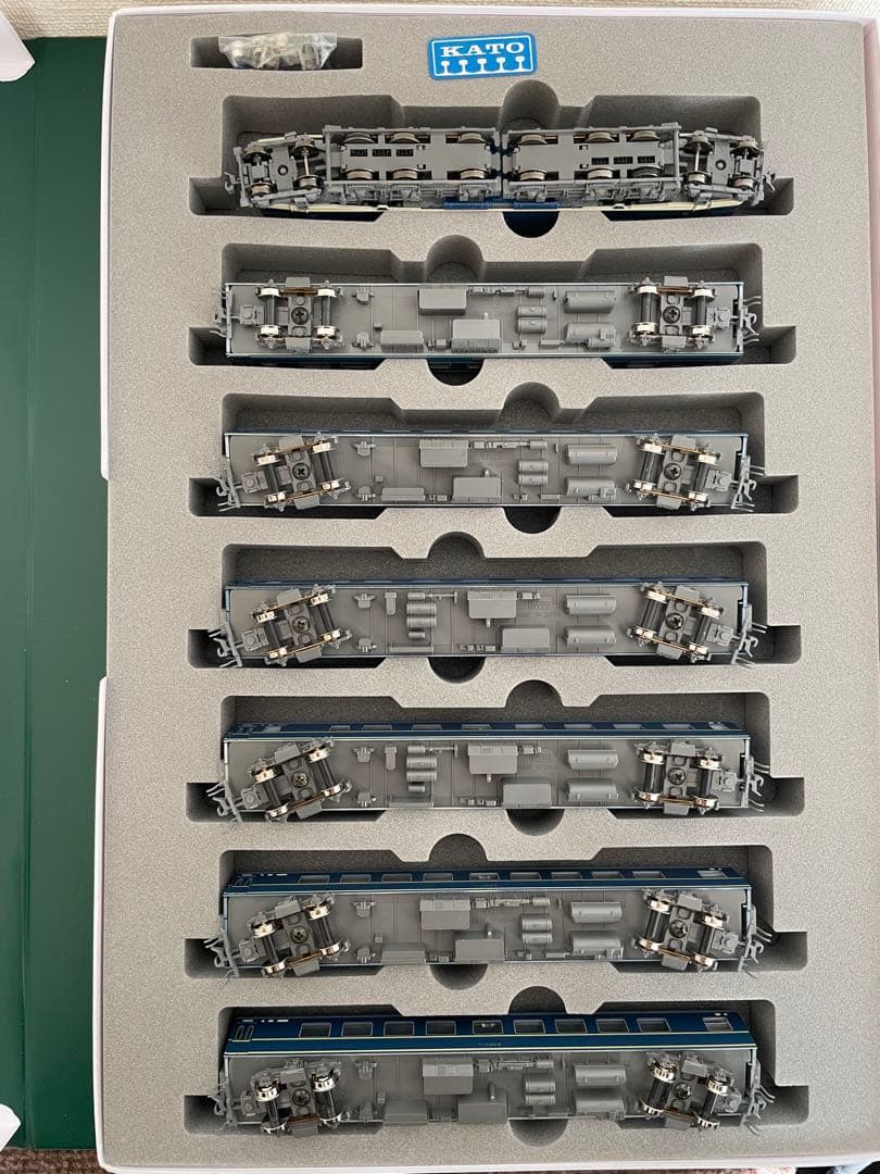 EF５８機関車　20系寝台客車増結　KATO。
