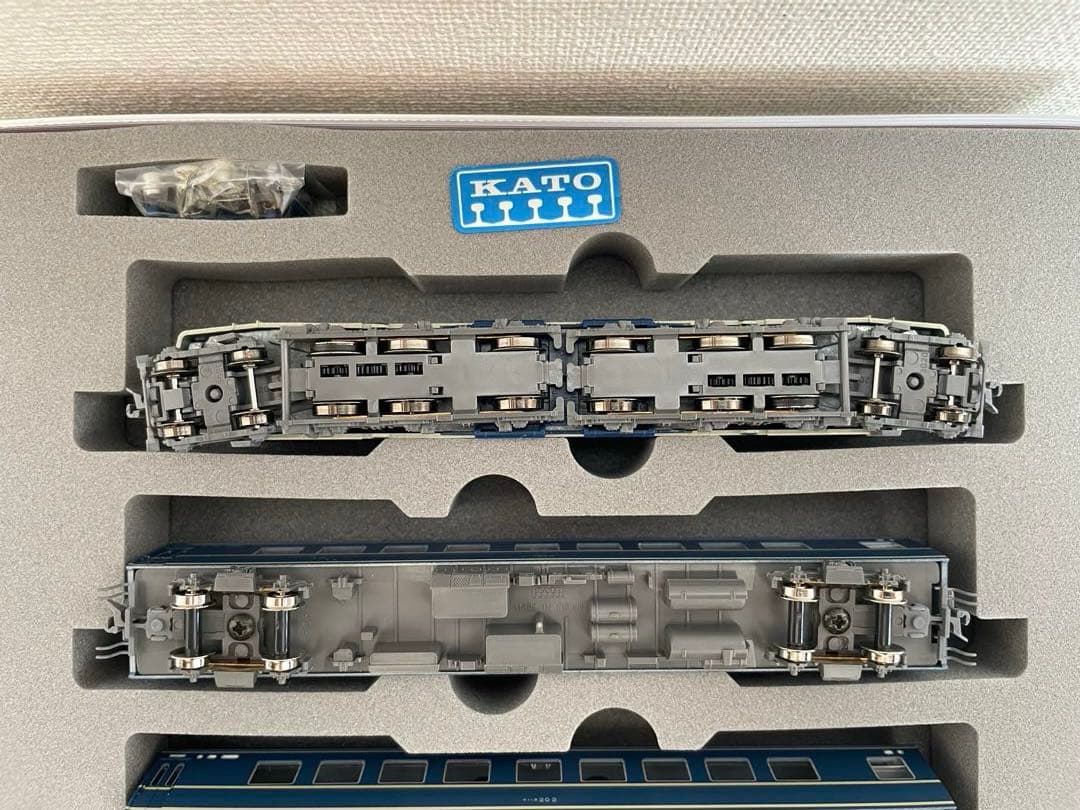 EF５８機関車　20系寝台客車増結　KATO。
