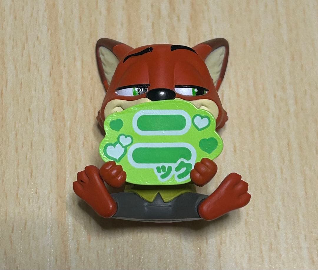 ズートピア　ニック　ジュディ　かくれんぼフィギュア　肩ズンなど　ガチャガチャ