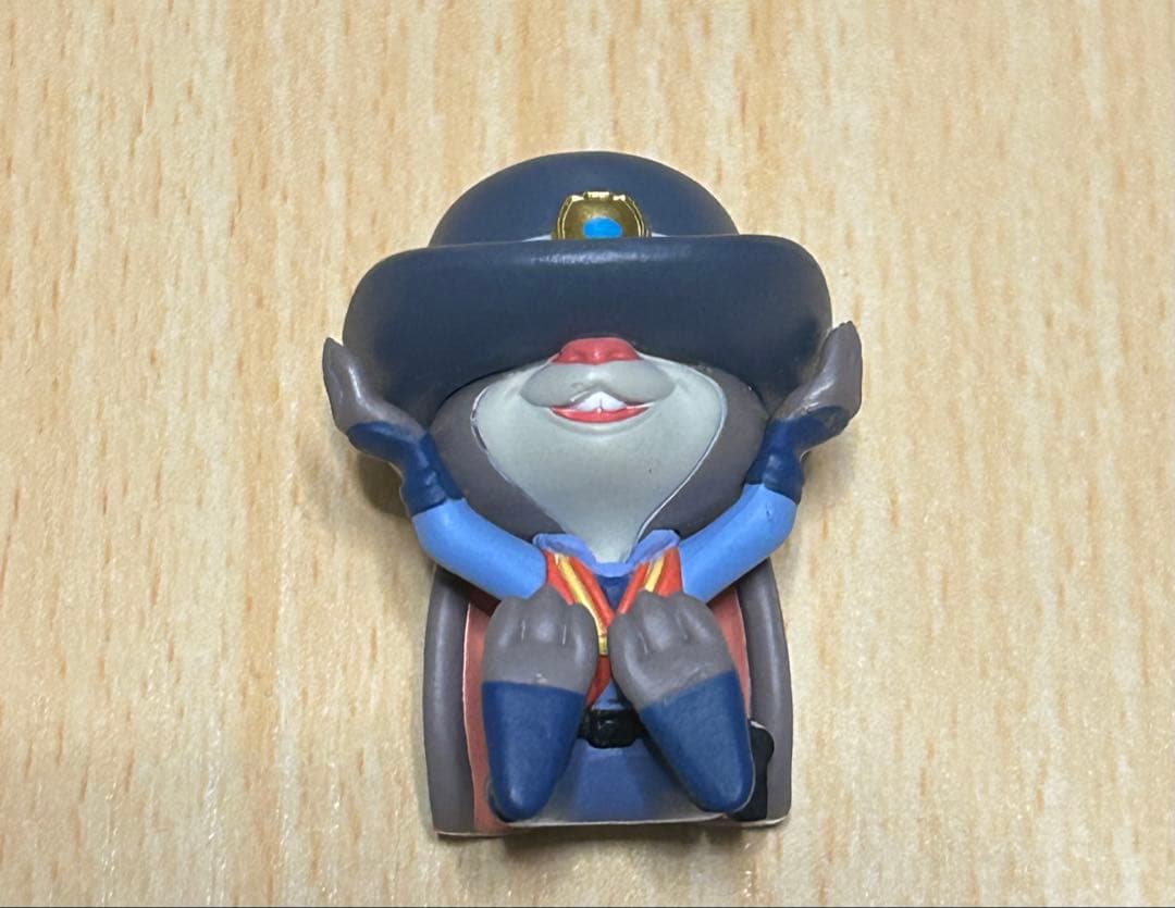 ズートピア　ニック　ジュディ　かくれんぼフィギュア　肩ズンなど　ガチャガチャ