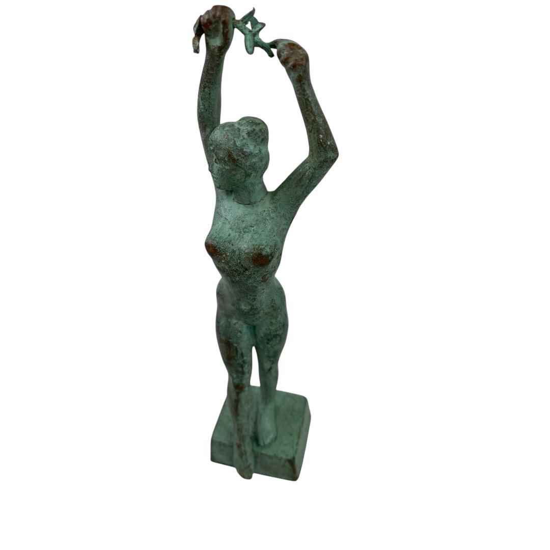 清流　十六銀行創立記念　抽象的な女性像 ブロンズ像　　cc524