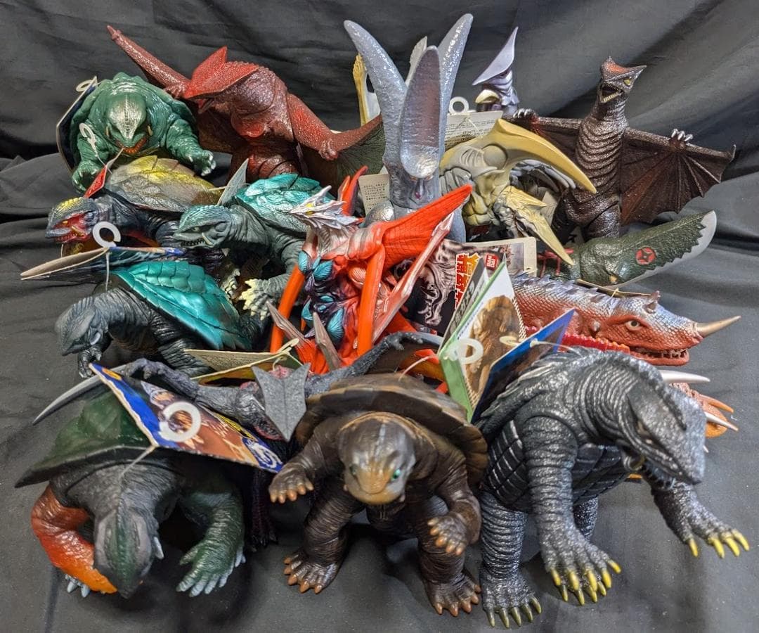 昭和～平成ガメラ＆対戦怪獣（バンダイ）ソフビ タグ付コンプリート17体セット