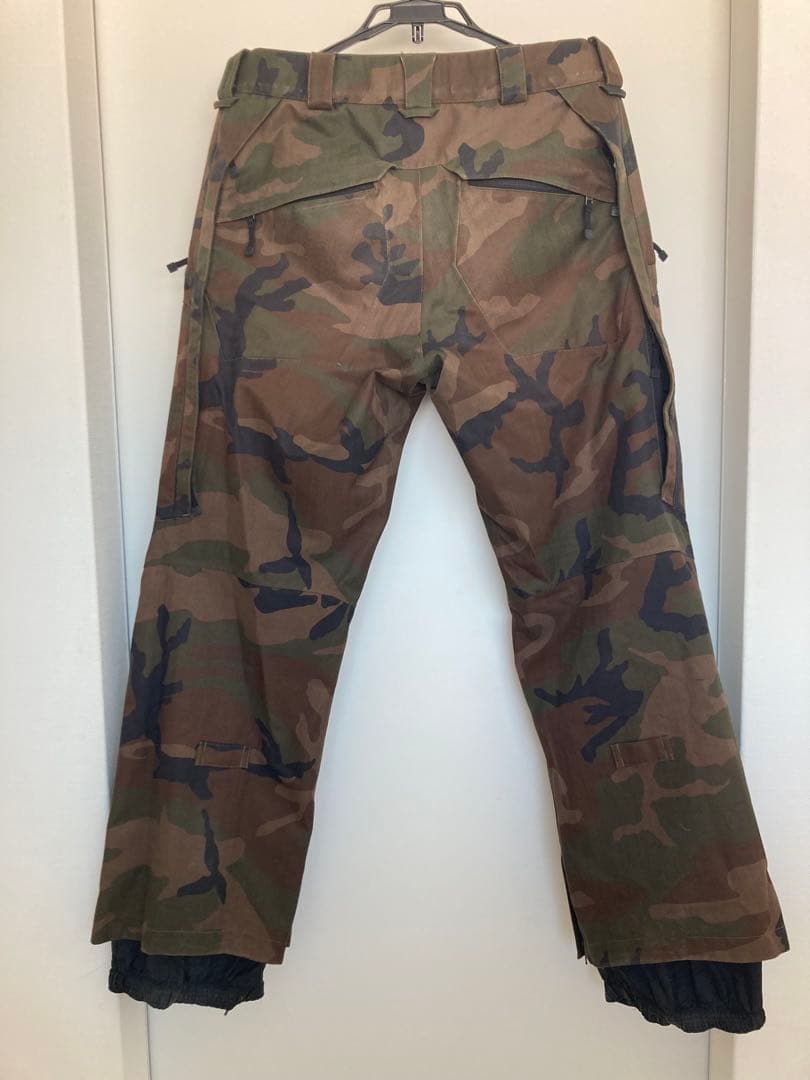 Burton AK上下セットMサイズ