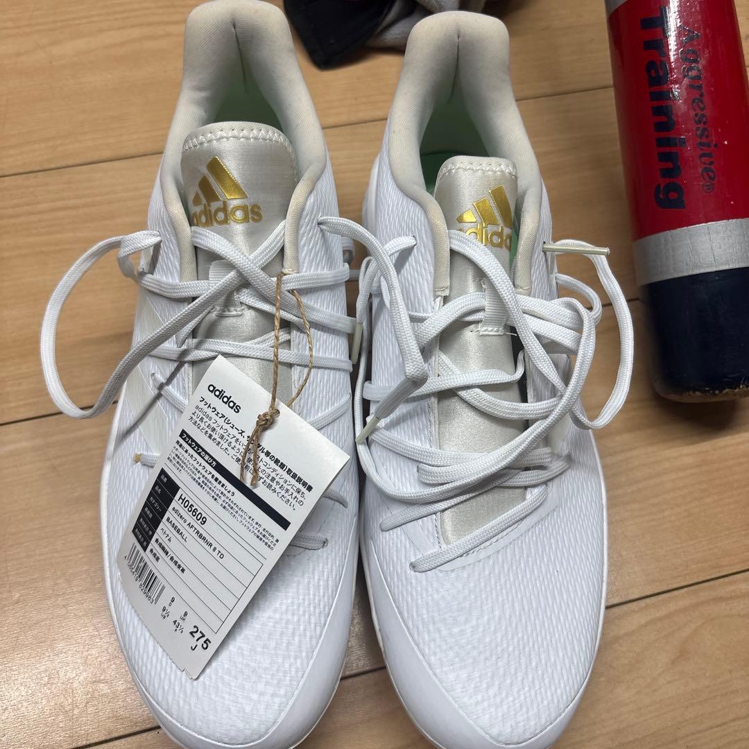 adidas ホワイト/ゴールド スパイク 275