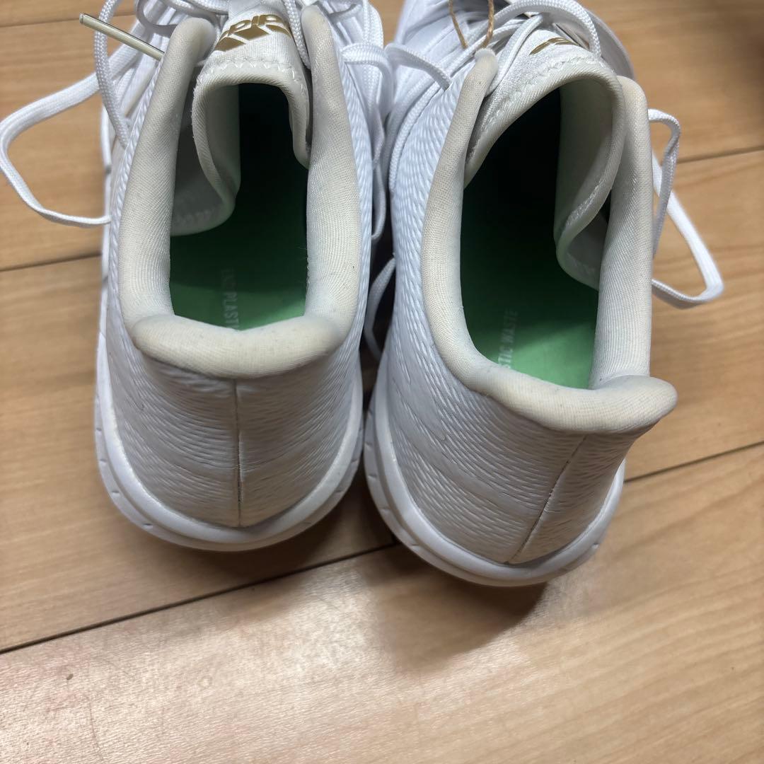 adidas ホワイト/ゴールド スパイク 275