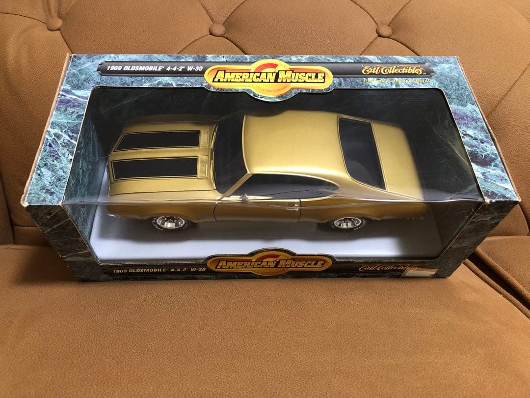1/18 ERTL 1969 OLDSMOBILE 4-4-2 W30 アメ車