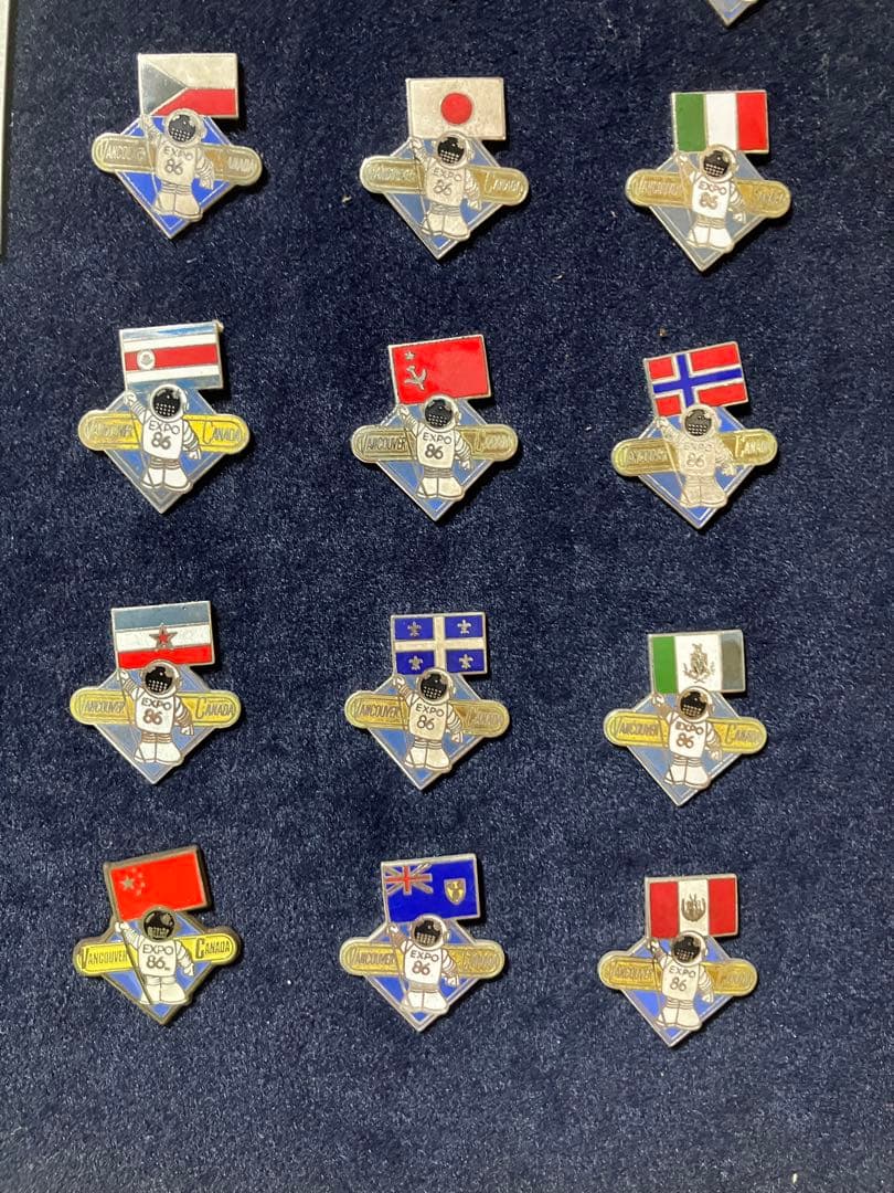 EXPO86 世界66カ国の国旗ピンバッジ