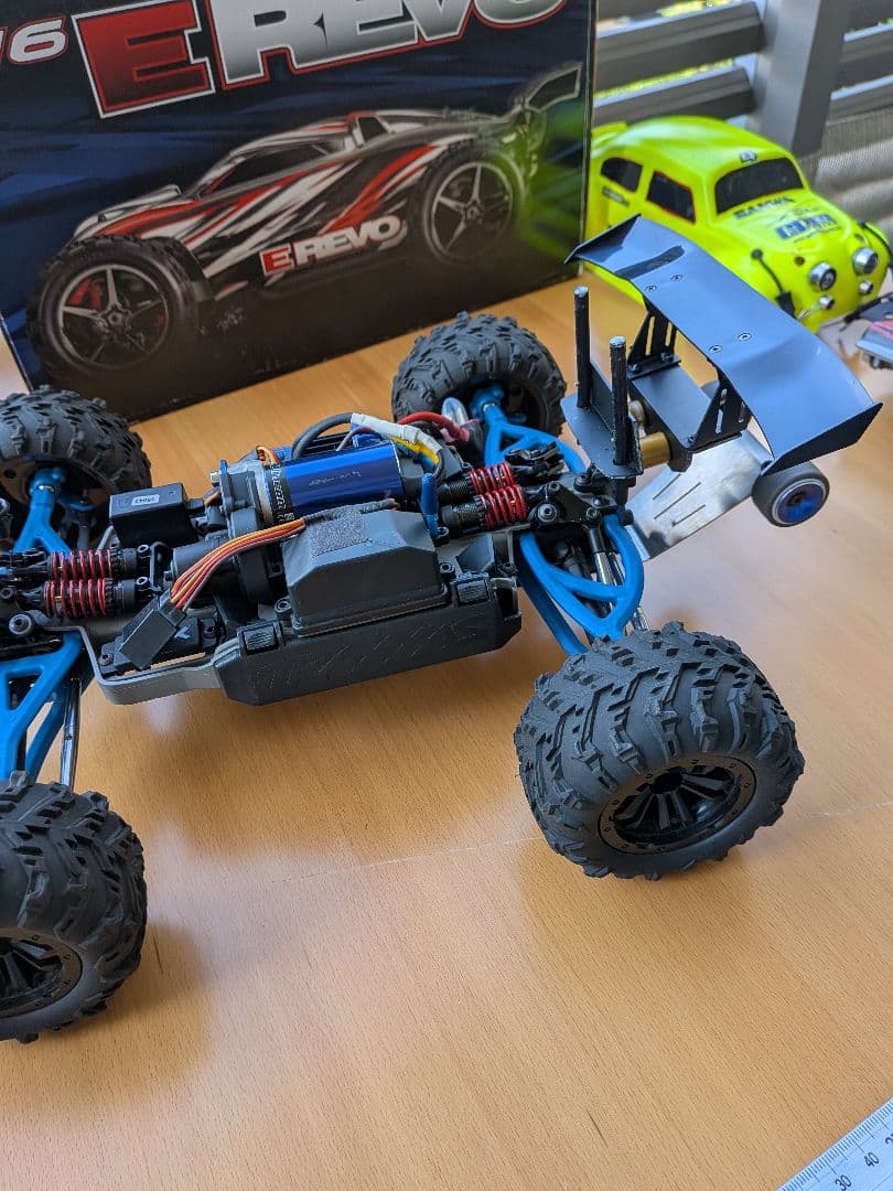 トラクサスEレボ1/１６ 更に変更しました。ボデーは、1台を、選択して下さい。