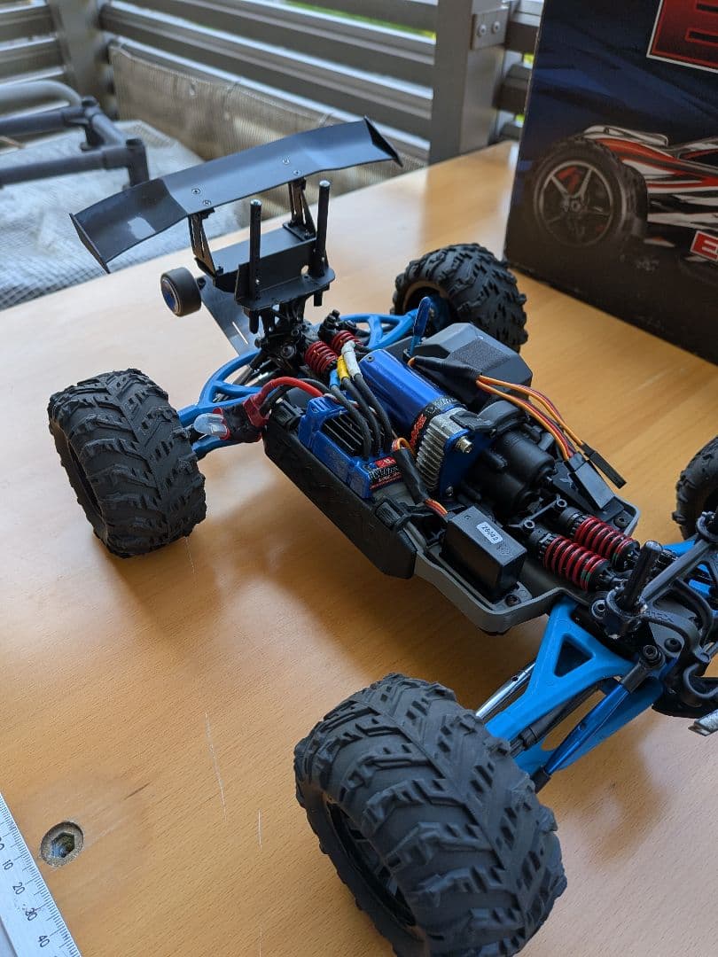 トラクサスEレボ1/１６ 更に変更しました。ボデーは、1台を、選択して下さい。