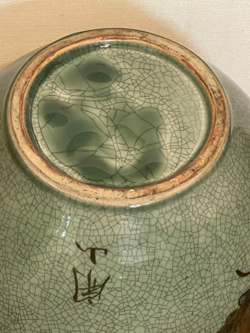 古い大堀相馬焼骨董希少品。特大，大形冰裂開片壺　描金奔馬柄。希少美品。