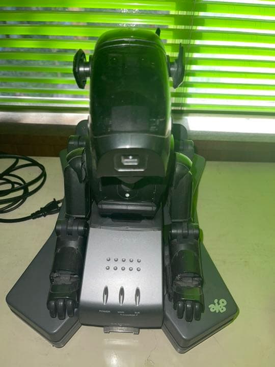 ソニー　犬型　ロボット