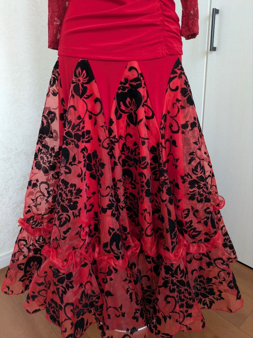 ♡レイリーナ♡ 社交ダンス用赤ドレス フリル付き　セットアップ　Mサイズ