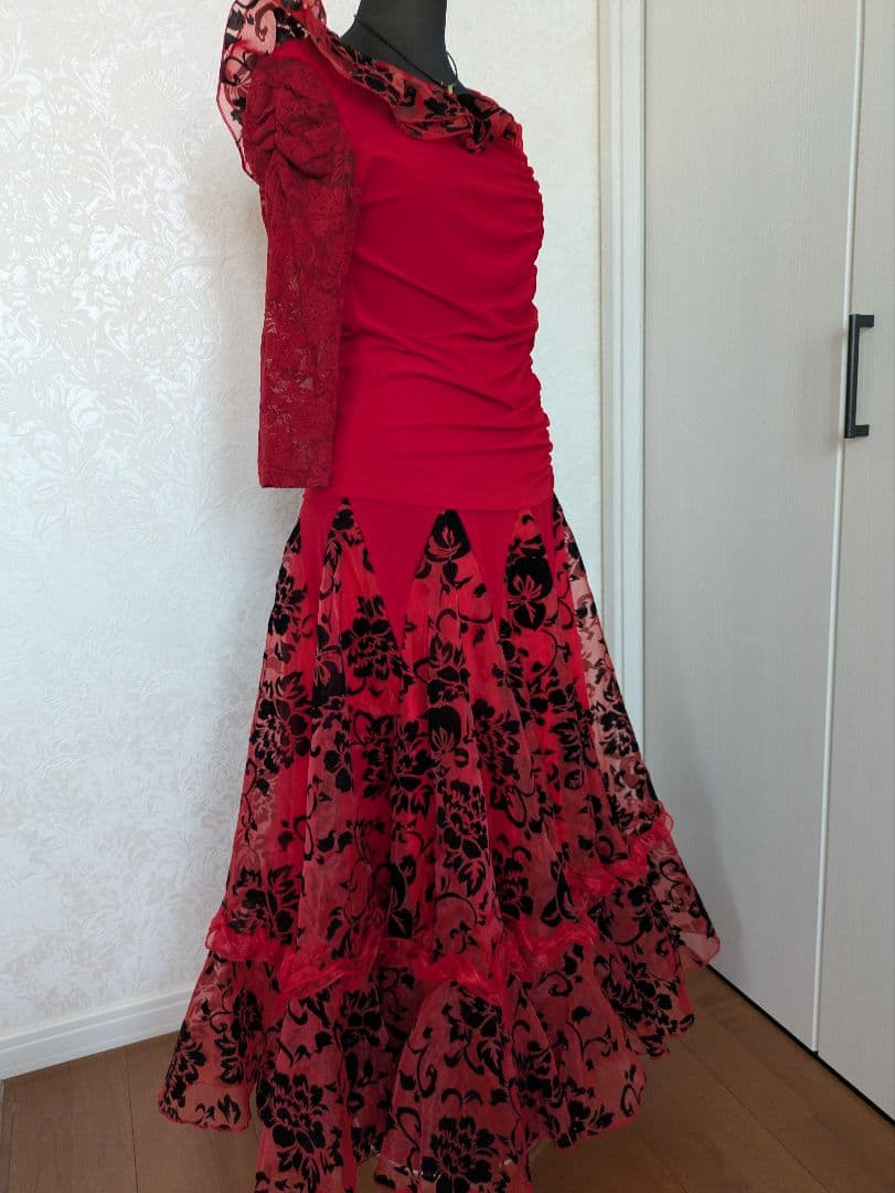 ♡レイリーナ♡ 社交ダンス用赤ドレス フリル付き　セットアップ　Mサイズ