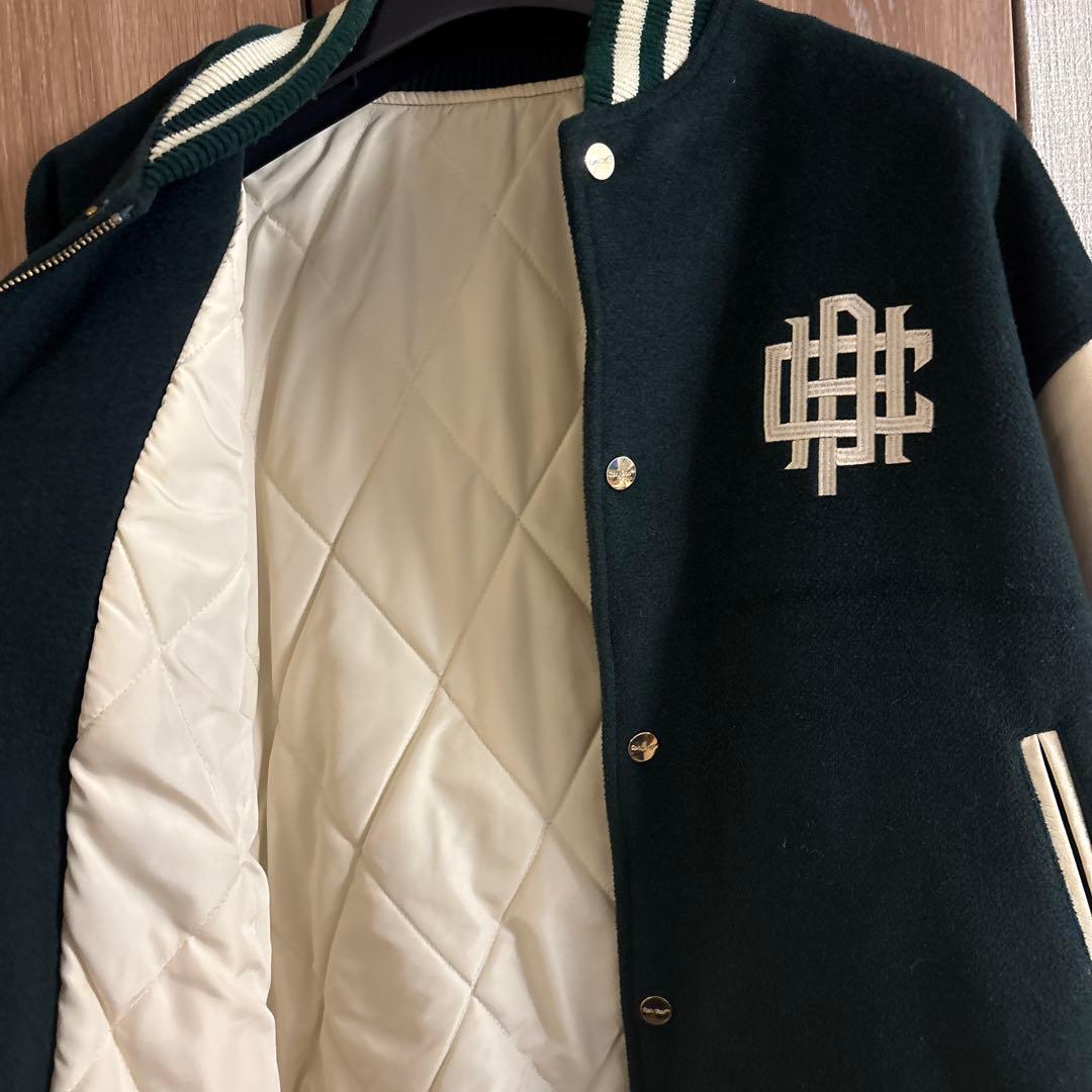 スタジャン ブラック・ベージュ刺繍ロゴ