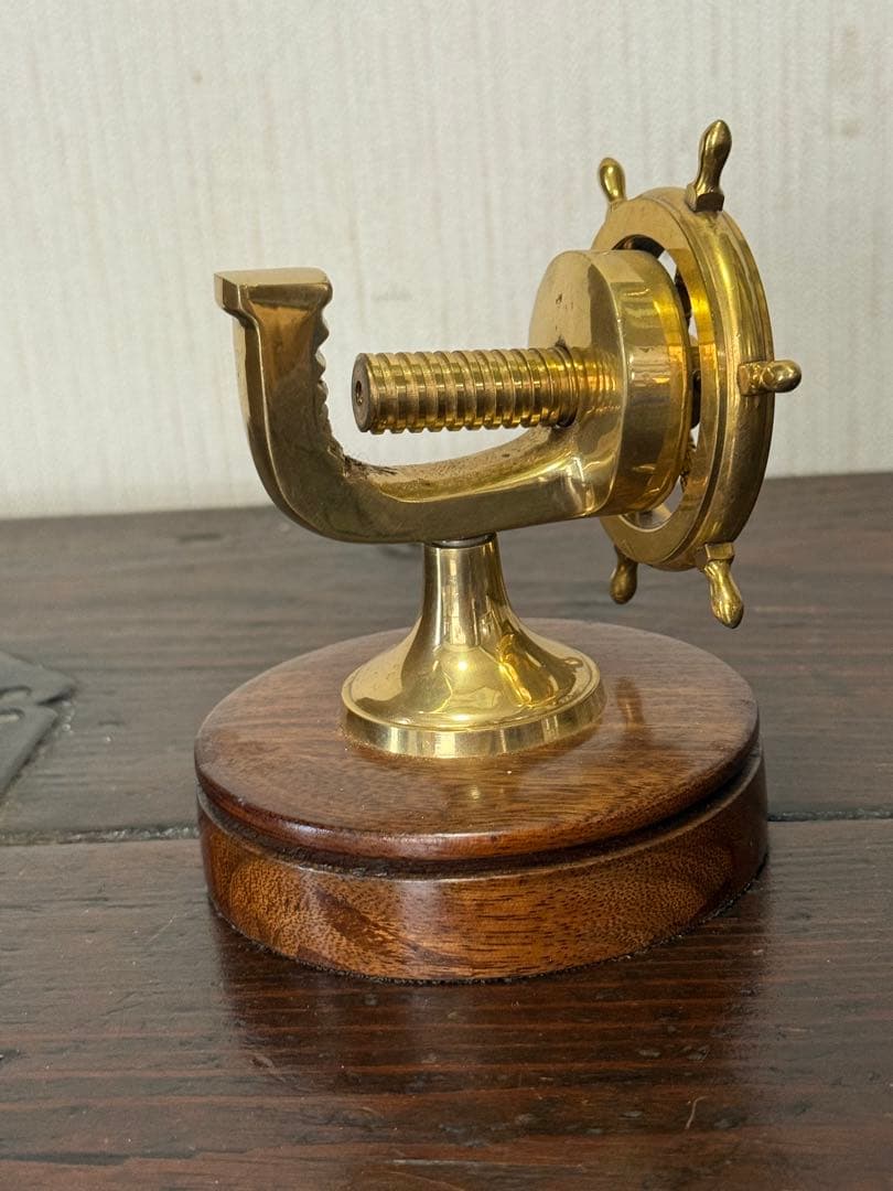 【真鍮くるみ割り】Brass Ships Wheel Nutcracker